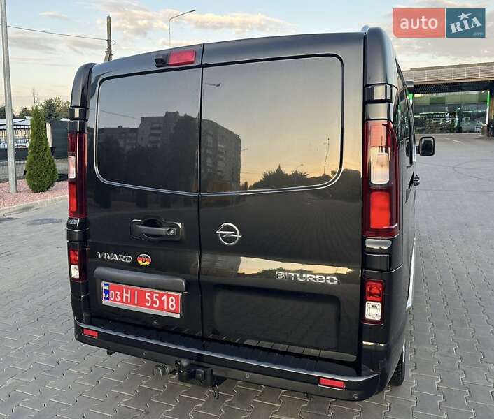 Минивэн Opel Vivaro 2015 в Луцке