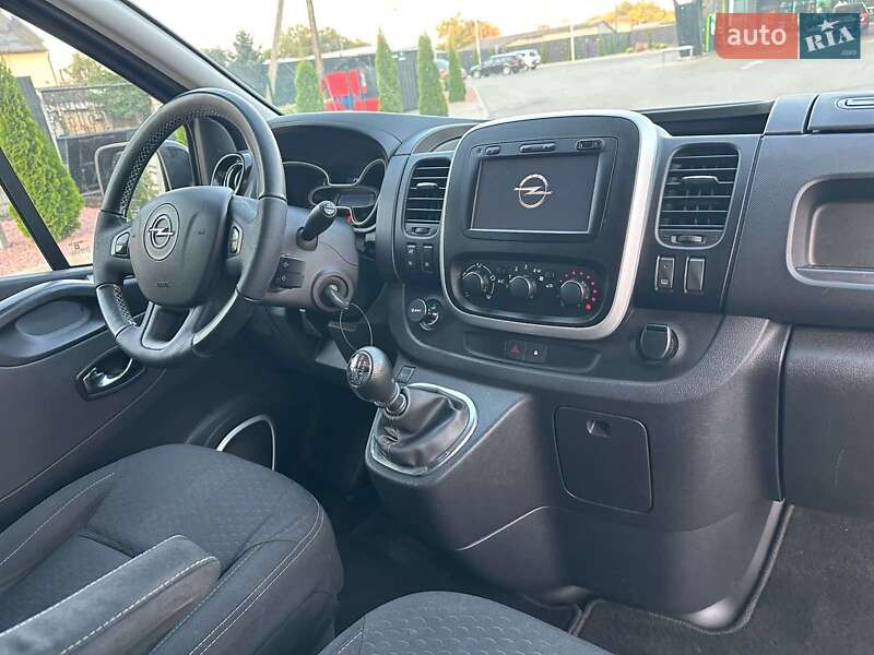 Минивэн Opel Vivaro 2015 в Луцке