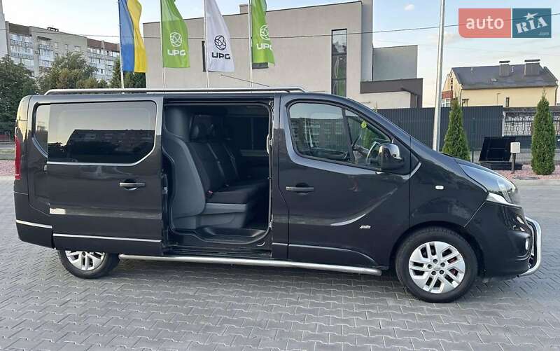 Минивэн Opel Vivaro 2015 в Луцке