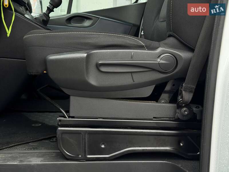 Мінівен Opel Vivaro 2018 в Рівному