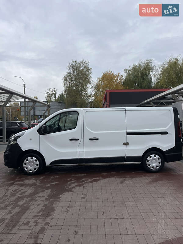 Вантажний фургон Opel Vivaro 2017 в Рівному