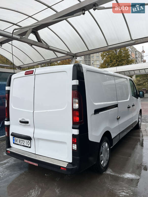 Вантажний фургон Opel Vivaro 2017 в Рівному