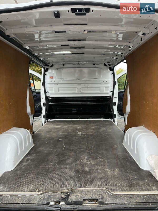 Вантажний фургон Opel Vivaro 2017 в Рівному