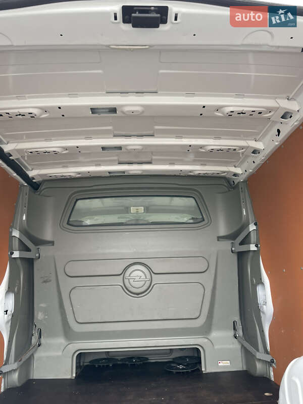 Мінівен Opel Vivaro 2012 в Дубні