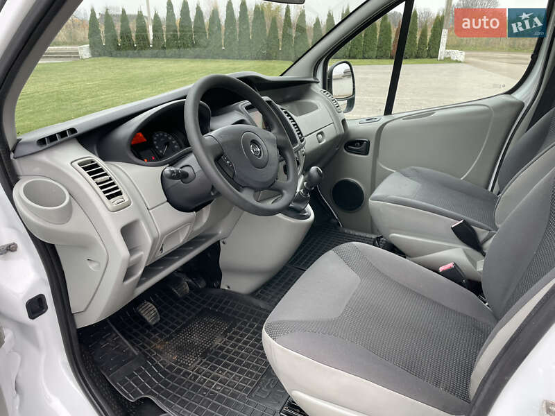 Мінівен Opel Vivaro 2012 в Дубні