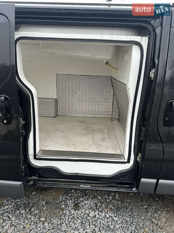 Рефрижератор Opel Vivaro 2012 в Кореці