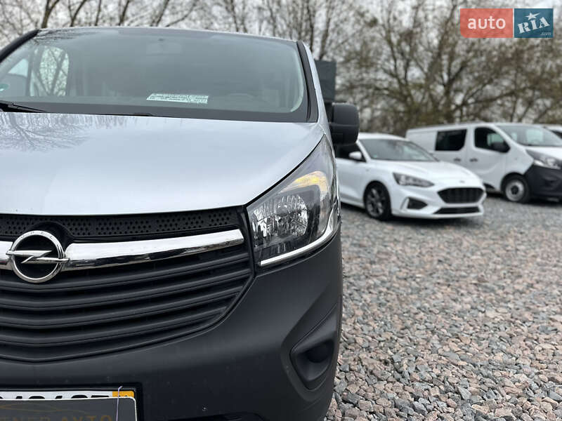 Вантажний фургон Opel Vivaro 2017 в Рівному