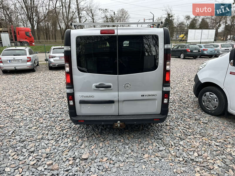 Вантажний фургон Opel Vivaro 2017 в Рівному