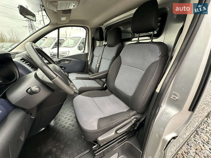 Вантажний фургон Opel Vivaro 2017 в Рівному