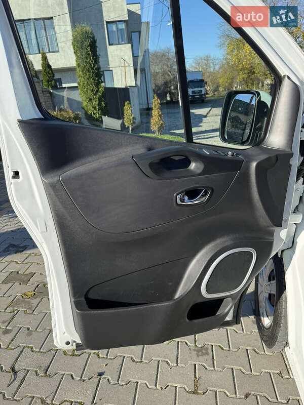 Минивэн Opel Vivaro 2017 в Черновцах