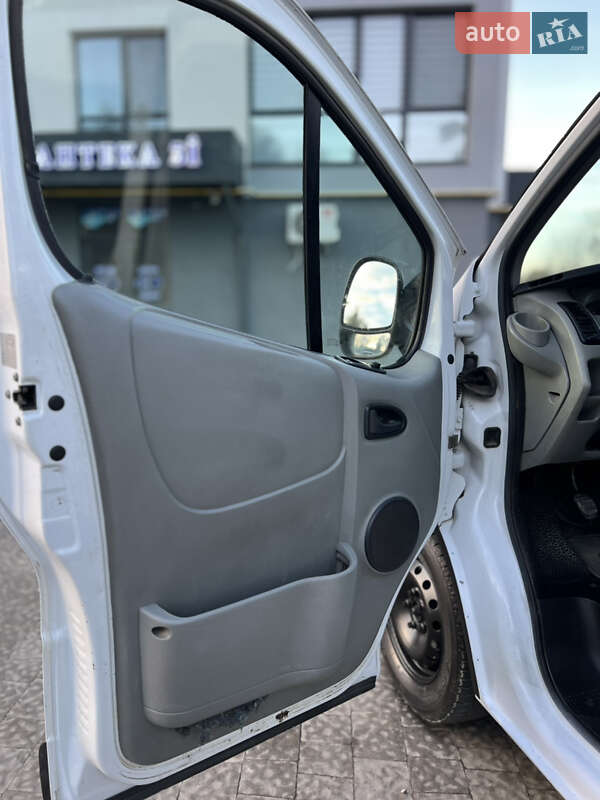 Минивэн Opel Vivaro 2004 в Новояворовске