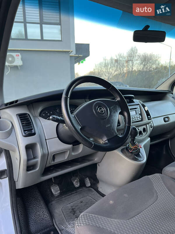 Минивэн Opel Vivaro 2004 в Новояворовске