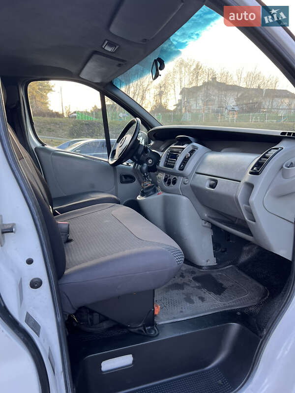 Минивэн Opel Vivaro 2004 в Новояворовске