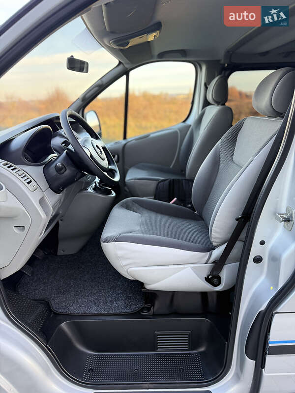 Минивэн Opel Vivaro 2014 в Ровно