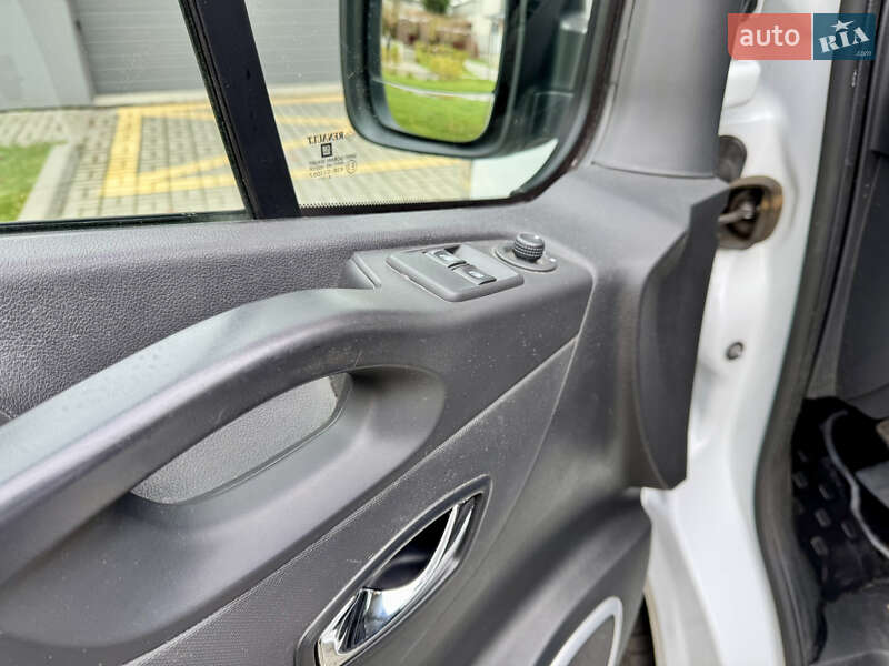 Минивэн Opel Vivaro 2015 в Львове