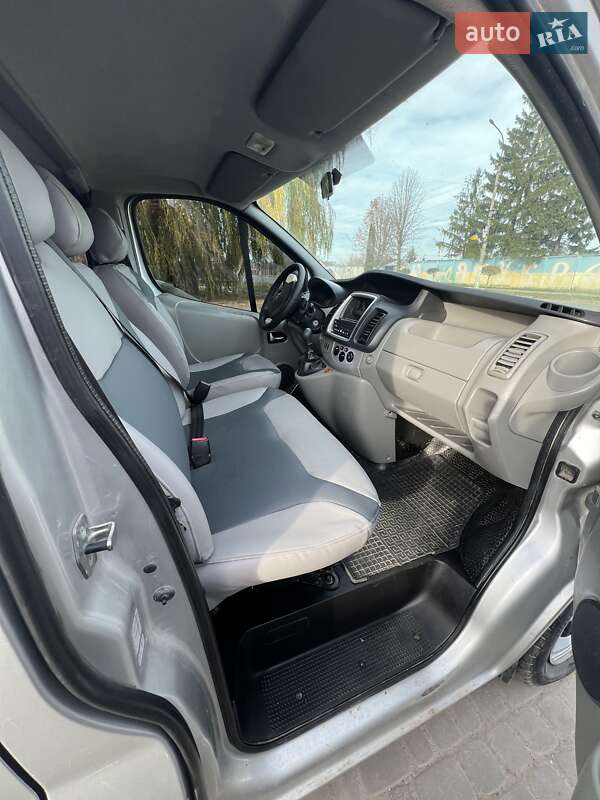 Мінівен Opel Vivaro 2011 в Чемерівцях