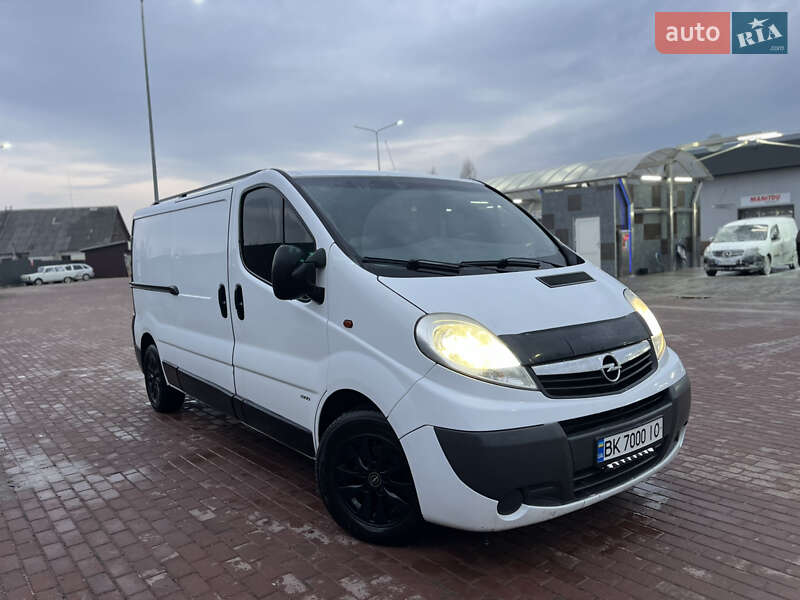 Грузовой фургон Opel Vivaro 2011 в Сарнах