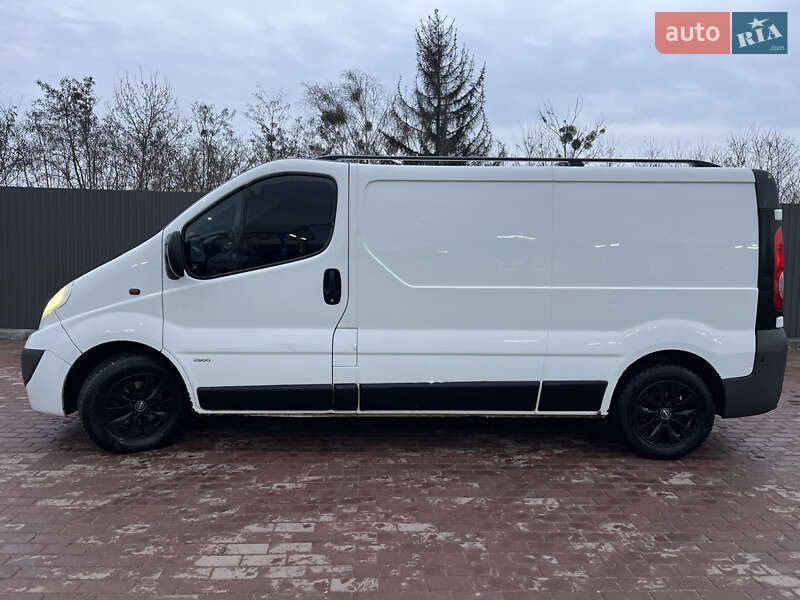 Грузовой фургон Opel Vivaro 2011 в Сарнах