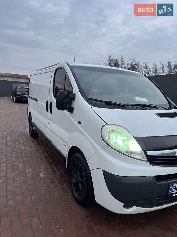Грузовой фургон Opel Vivaro 2011 в Сарнах
