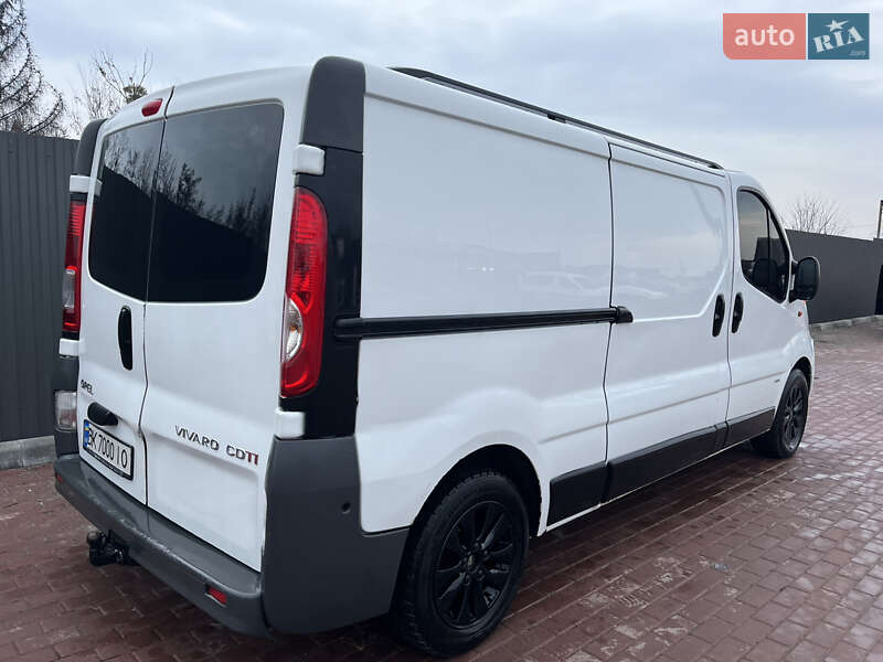 Грузовой фургон Opel Vivaro 2011 в Сарнах