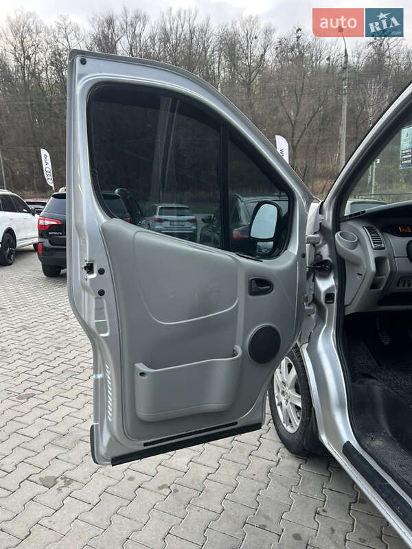 Минивэн Opel Vivaro 2007 в Черновцах