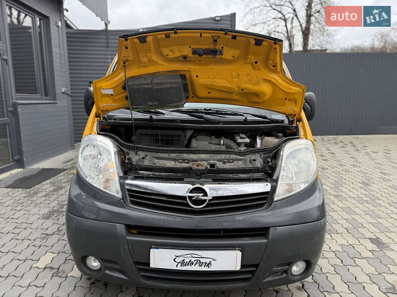Мінівен Opel Vivaro 2014 в Чернівцях