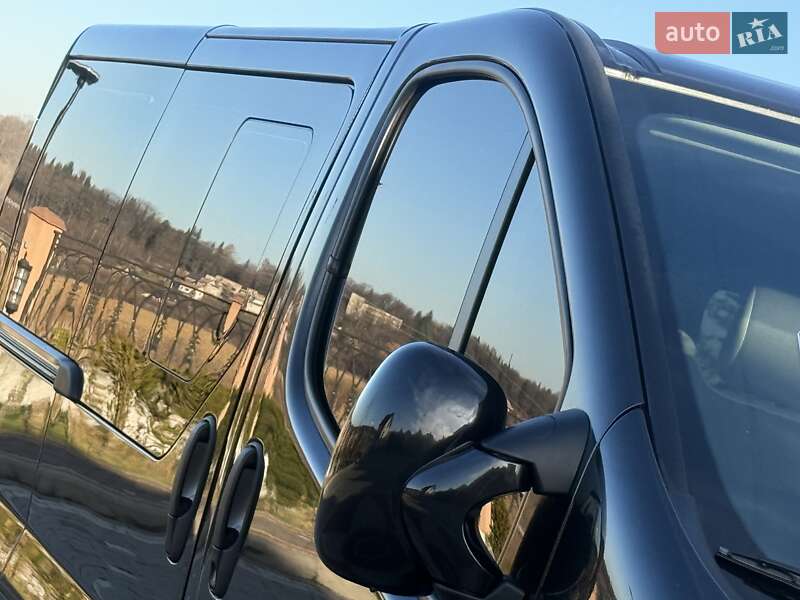 Минивэн Opel Vivaro 2011 в Дрогобыче