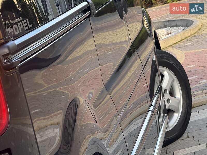 Минивэн Opel Vivaro 2011 в Дрогобыче