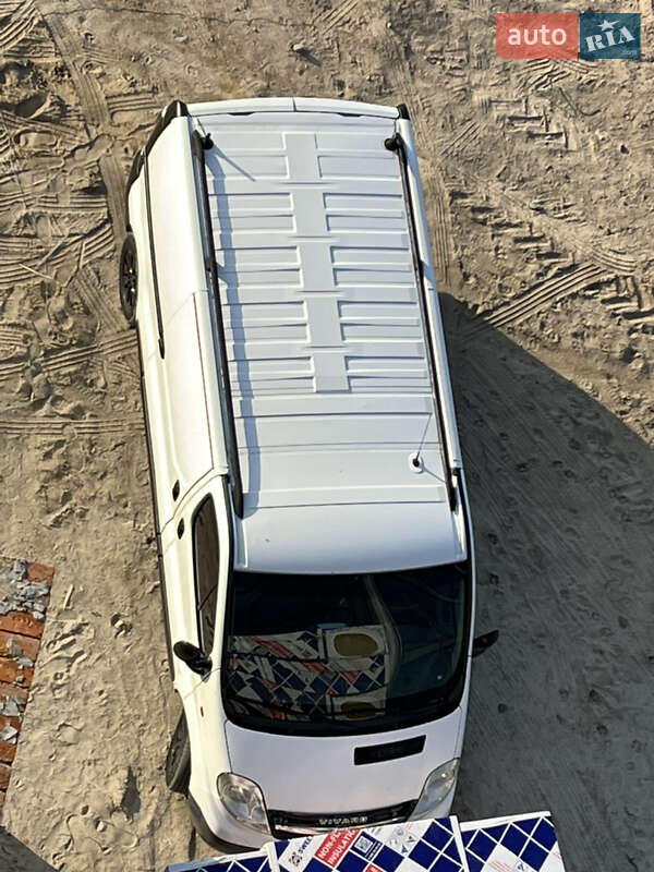 Грузовой фургон Opel Vivaro 2011 в Сарнах