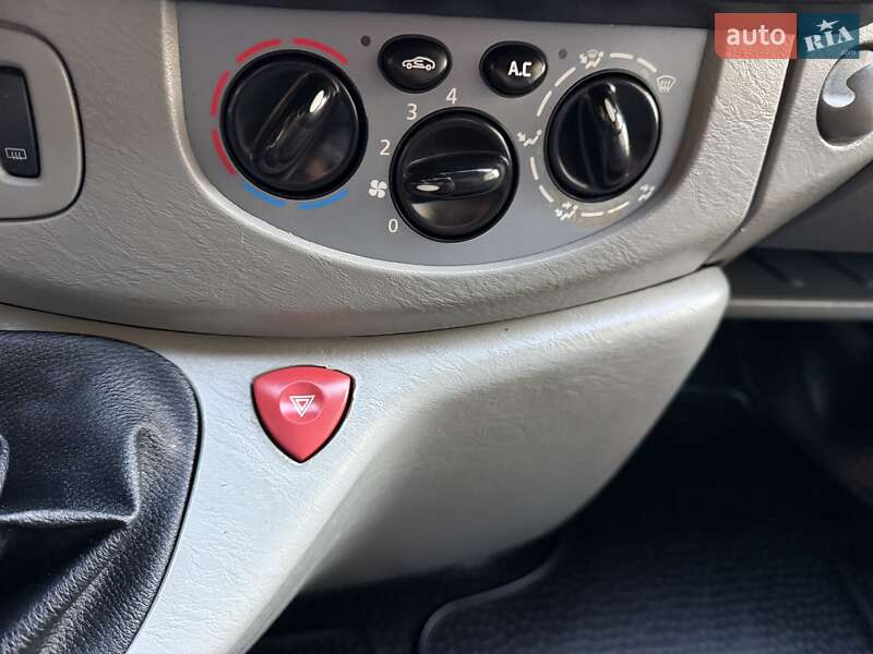 Минивэн Opel Vivaro 2012 в Львове