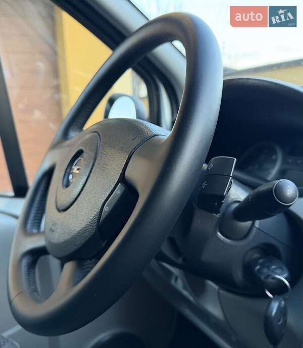 Минивэн Opel Vivaro 2012 в Львове