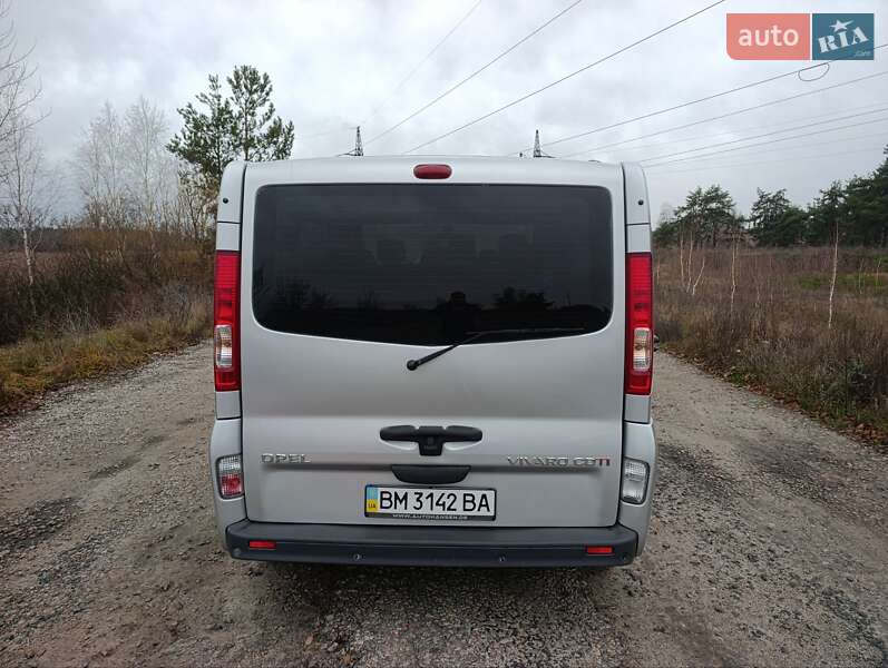 Минивэн Opel Vivaro 2010 в Ахтырке
