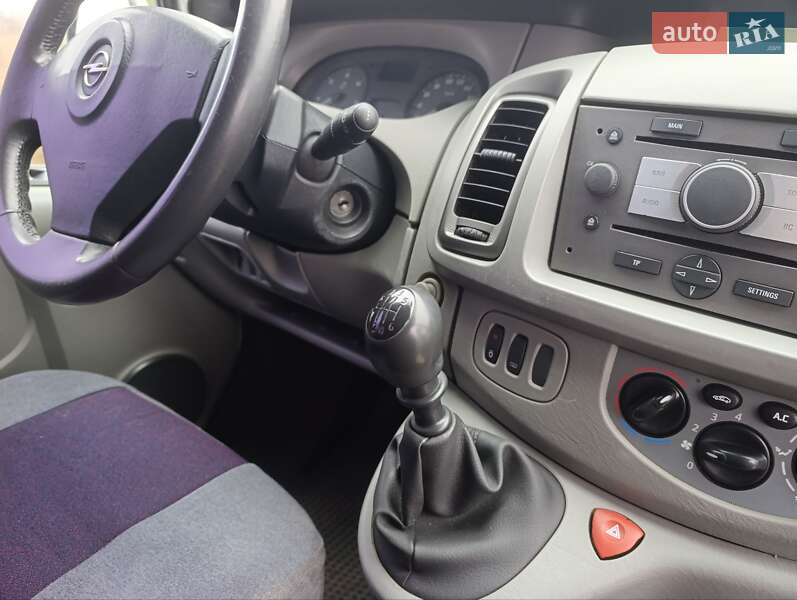 Минивэн Opel Vivaro 2010 в Ахтырке