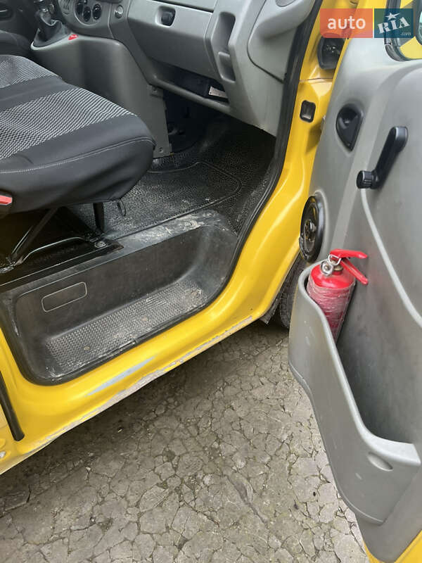 Минивэн Opel Vivaro 2004 в Копычинце