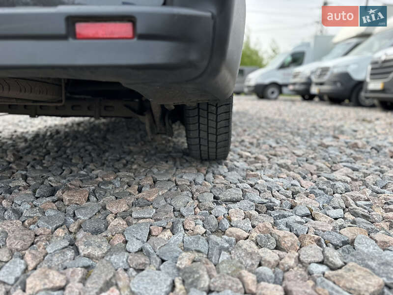 Грузовой фургон Opel Vivaro 2016 в Ровно