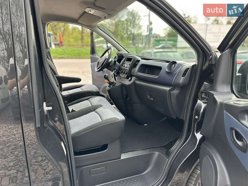 Грузовой фургон Opel Vivaro 2016 в Ровно