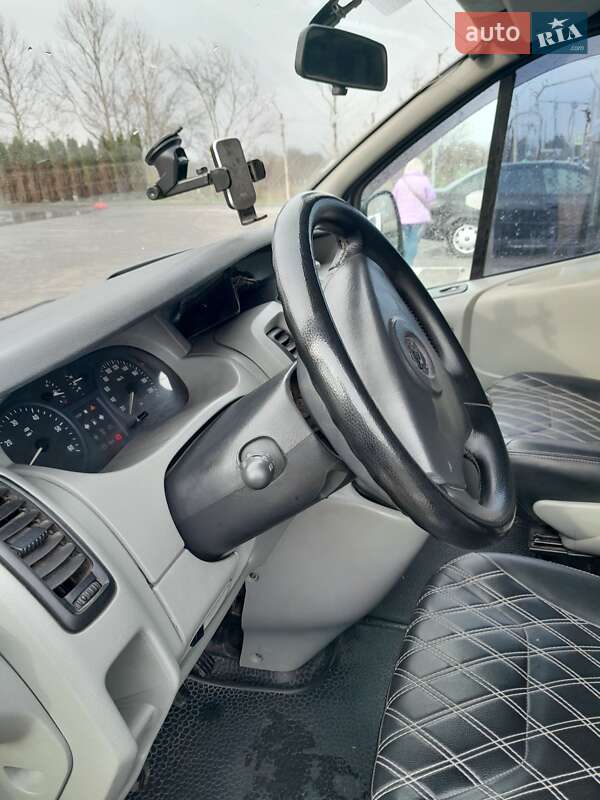 Мінівен Opel Vivaro 2002 в Новій Одесі