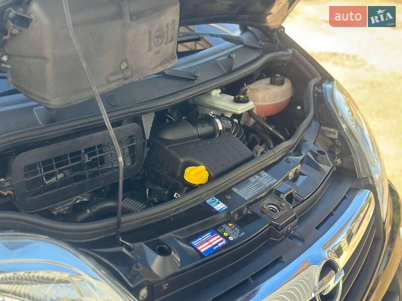 Мінівен Opel Vivaro 2008 в Дубні