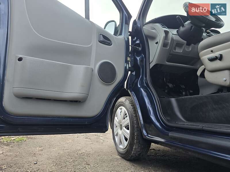 Мінівен Opel Vivaro 2006 в Запоріжжі