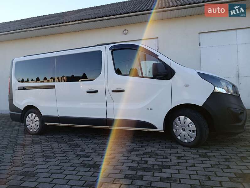 Минивэн Opel Vivaro 2015 в Черновцах