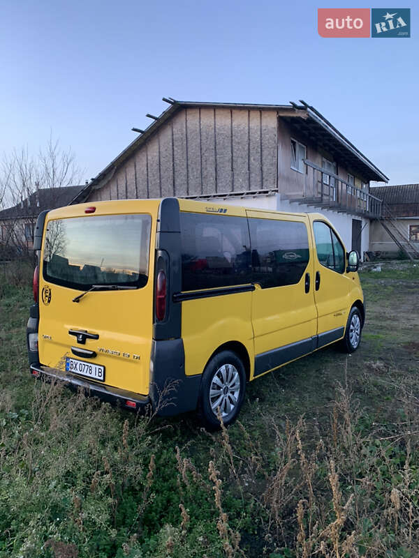 Минивэн Opel Vivaro 2004 в Теофиполе