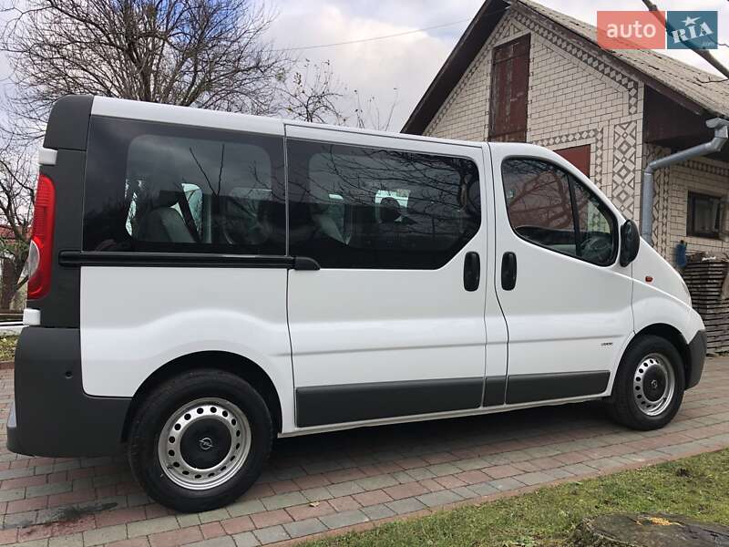 Минивэн Opel Vivaro 2012 в Красилове