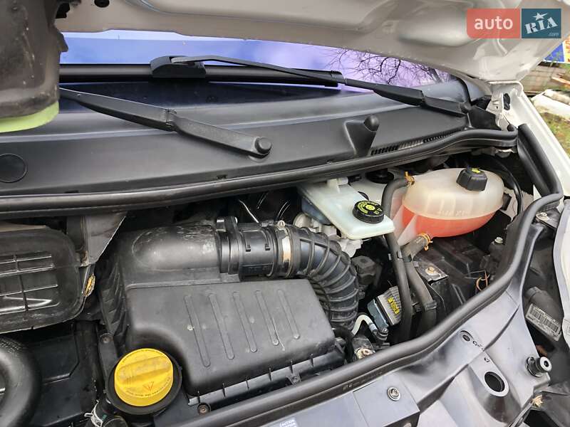 Минивэн Opel Vivaro 2012 в Красилове