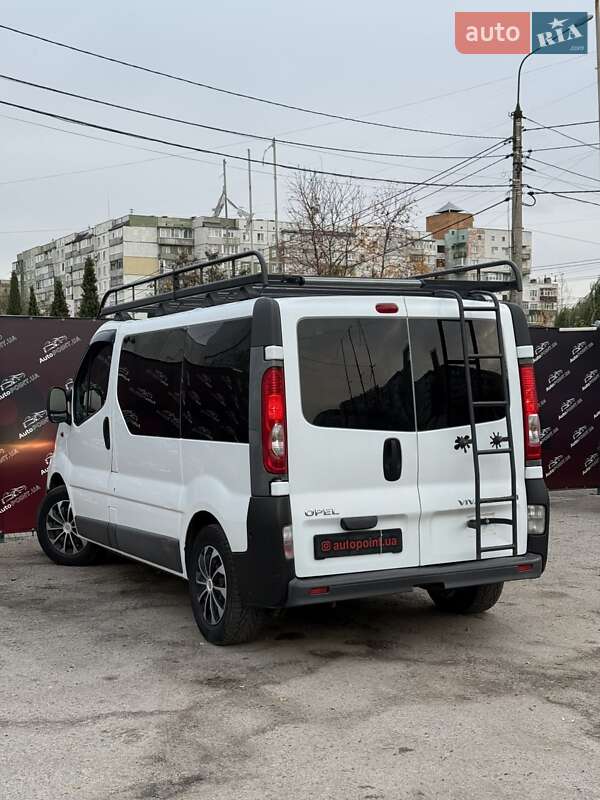 Минивэн Opel Vivaro 2011 в Сумах