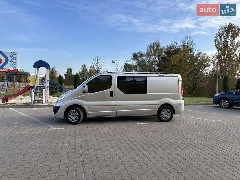 Минивэн Opel Vivaro 2013 в Дубно
