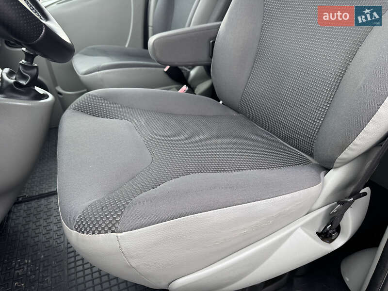 Минивэн Opel Vivaro 2012 в Стрые