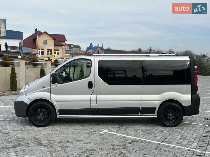 Мінівен Opel Vivaro 2013 в Чернівцях