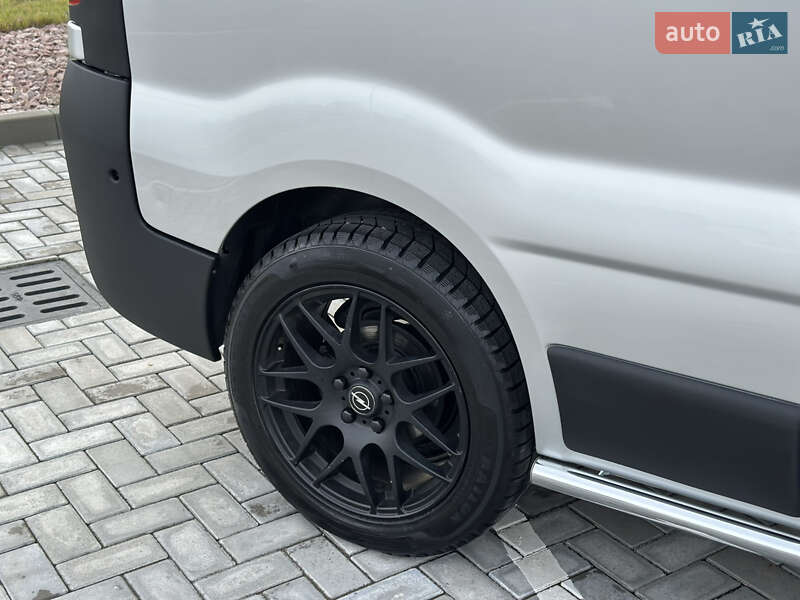 Мінівен Opel Vivaro 2013 в Чернівцях