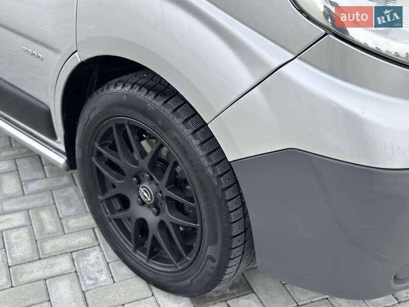 Мінівен Opel Vivaro 2013 в Чернівцях