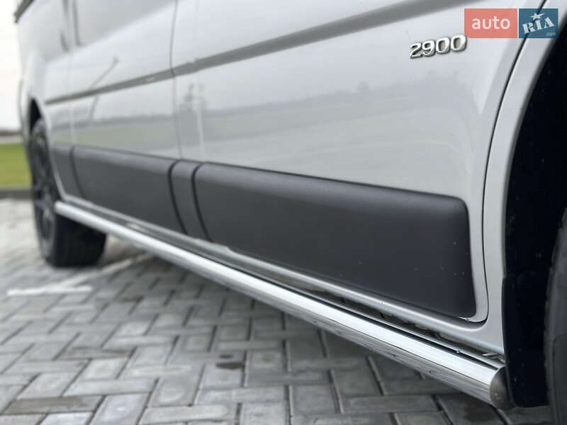 Мінівен Opel Vivaro 2013 в Чернівцях